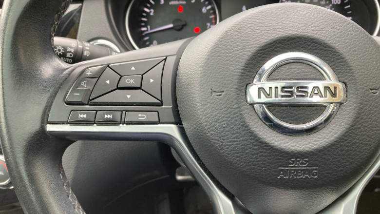 Nissan Qashqai 1.3 DiG-T N-Motion 5dr Petrol Hatchback